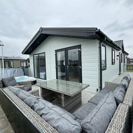 Golden Anchor - The Oakland Lodge - Coastal Caravan Breaks Chapel St. Leonards Exterior foto